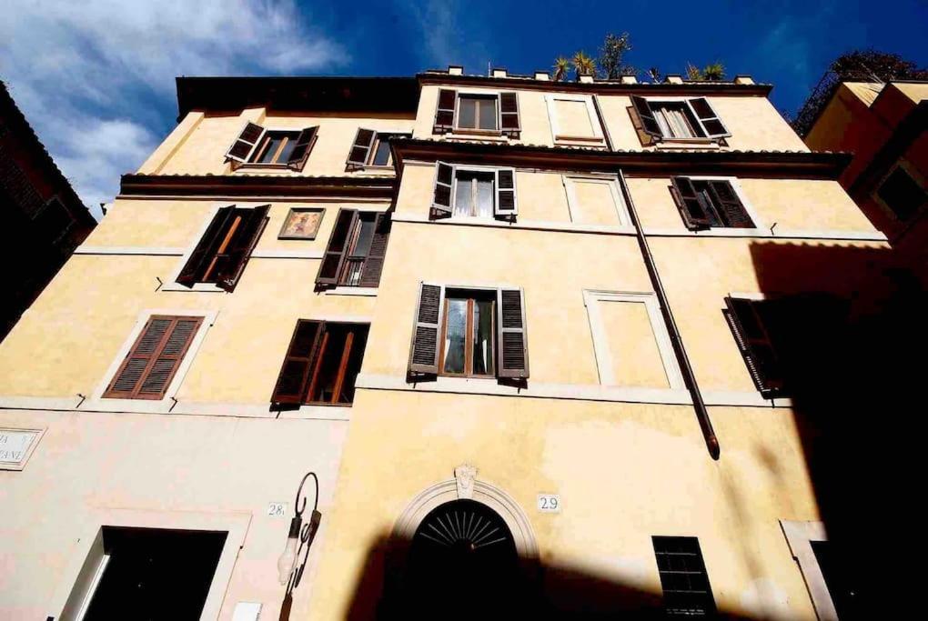 Apartment Charming House By The Colosseum Rom