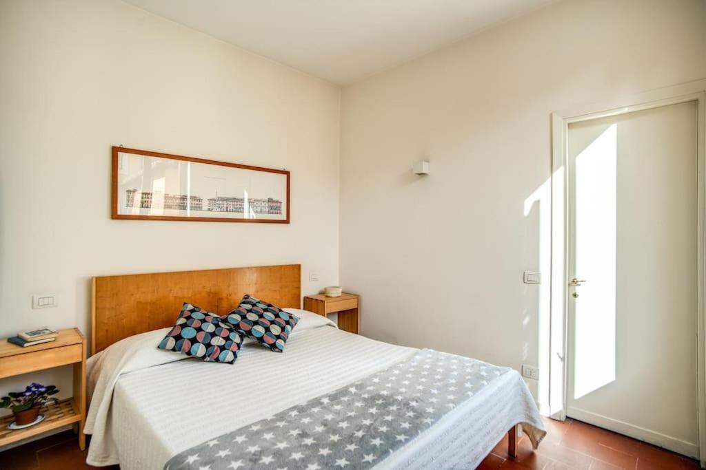 Apartment Charming House By The Colosseum Rom